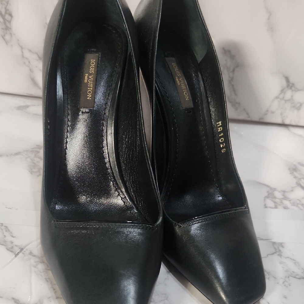 Louis Vuitton Black womens Pumps size italy 37 = us size 7 - Picture 2 of 11